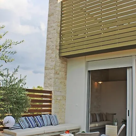 Meli Seaside 크라니